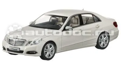 MERCEDES BENZ Модель автомобиля Mercedes-Benz E-class White