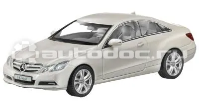 MERCEDES BENZ Модель автомобиля Mercedes-Benz E-class Coupe White