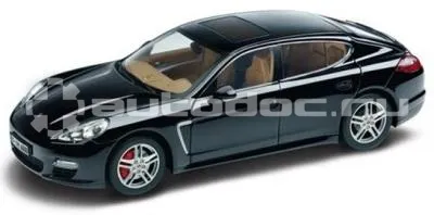 PORSCHE Модель автомобиля Porsche Panamera Turbo Black 1:18