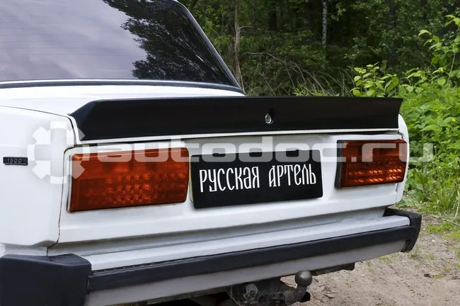Спойлер крышки багажника «Утиный хвост»