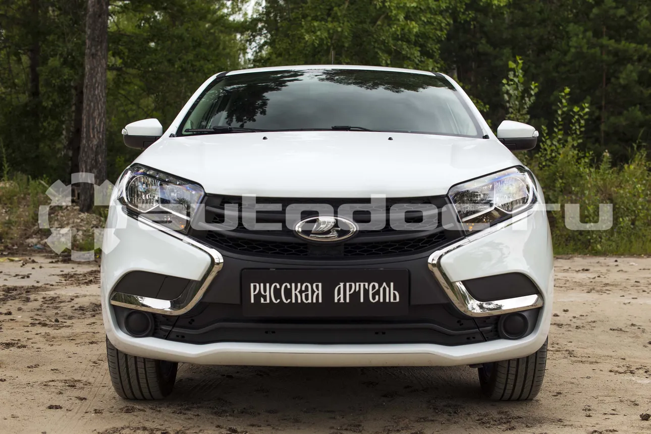Заглушка решётки переднего бампера