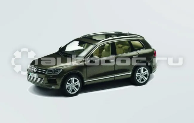 VAG Модель автомобиля Volkswagen Touareg, Scale 1 43, Brown
